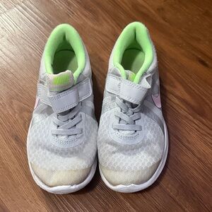 Nike Kids Gray Sneakers with Green Accents